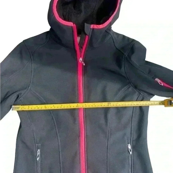 Spyder Women’s Jacket Black with Bright Pink Trim. Fleece Lined with a Hood - Picture 6 of 10